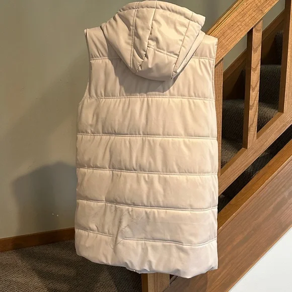 Cream Puffer Vest with Hood - Picture 3 of 6